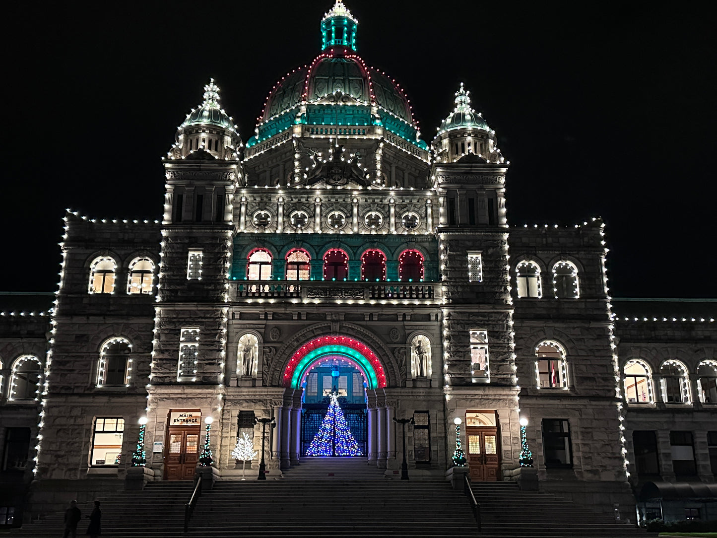 Victoria BC | 4-Hour Butchart Gardens Christmas Lights & City Private Tour - Olynpix Tours & Transportation