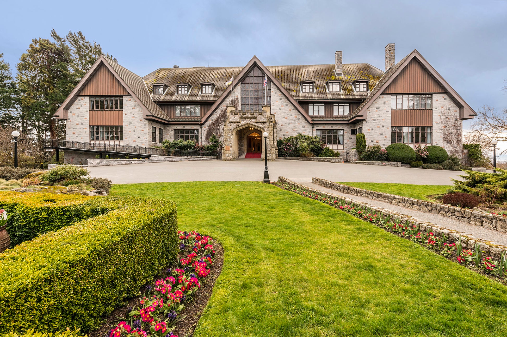 Victoria BC | 4hr Summer Garden Lover’s Private Tour - Olynpix Tours & Transportation