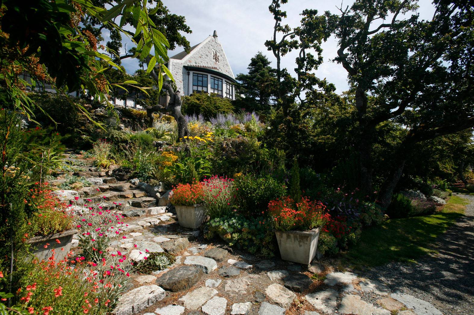 Victoria BC | 4hr Summer Garden Lover’s Private Tour - Olynpix Tours & Transportation